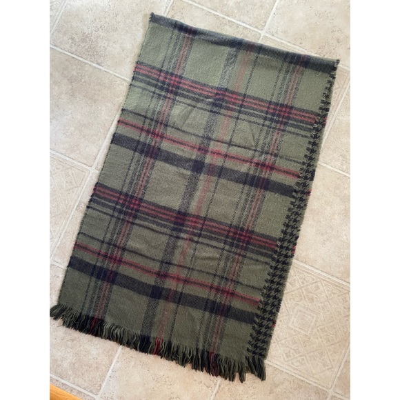 🌻 3/$10 Large Reversible Scarf - Picture 4 of 5